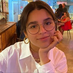 Meet your Posher, Gabriela